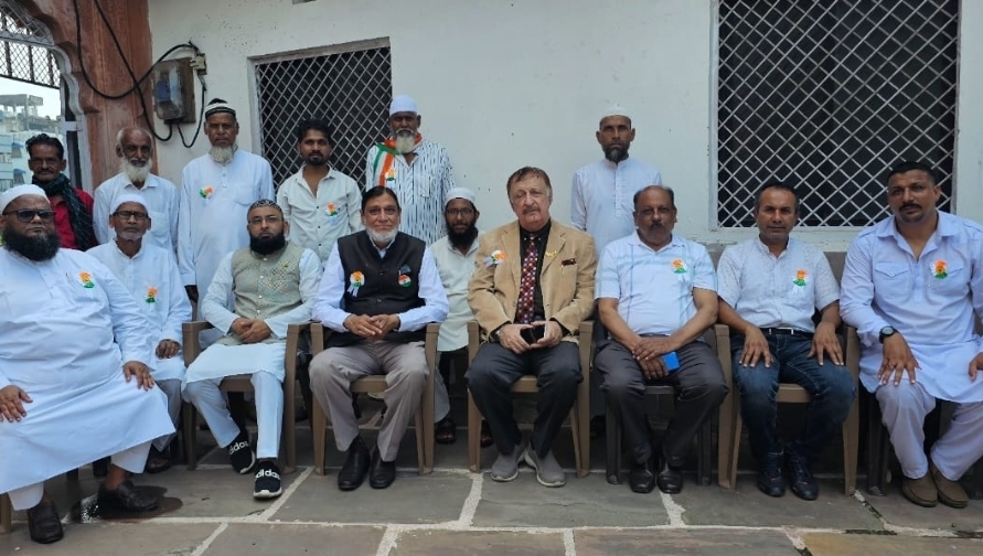 ओक़ाफ-ए-शाही परिसर में तिरंगा फहराकर मनाया गया स्वतंत्रता दिवस, कर्मचारियों और किरायेदारों ने मिलकर बढ़ाई रौनक