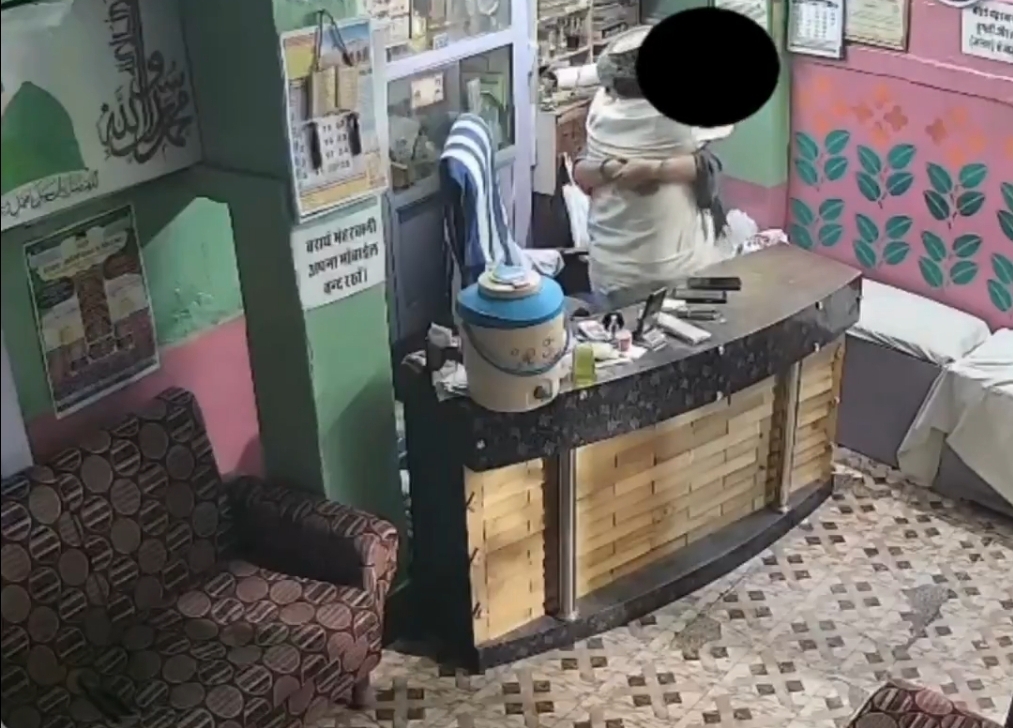 जोधपुर का ढोंगी बाबा: वशीकरण के नाम पर महिलाओं से अश्लील हरकत, फरार हुआ आरोपी