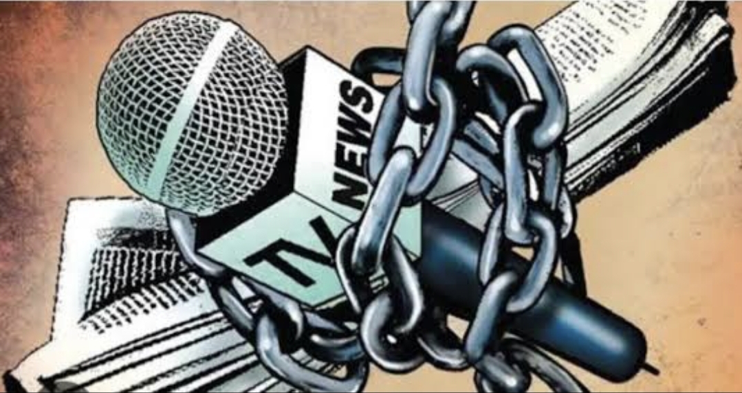 पत्रकारों की कलम पर हमला: लोकतंत्र की जड़ें हिलाने वाली सच्चाई"
