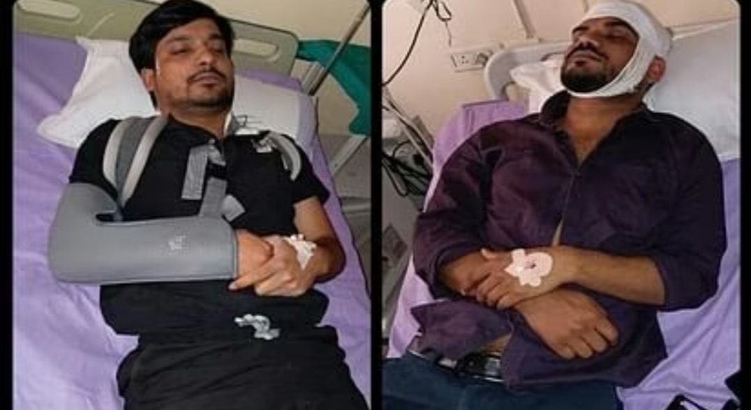 सहारनपुर मे सरसावा मेडिकल कॉलेज की इमरजेंसी में रविवार को दुर्घटना में घायल मरीज नावेद के तीमारदारों ने डॉक्टरों के साथ जमकर मारपीट की