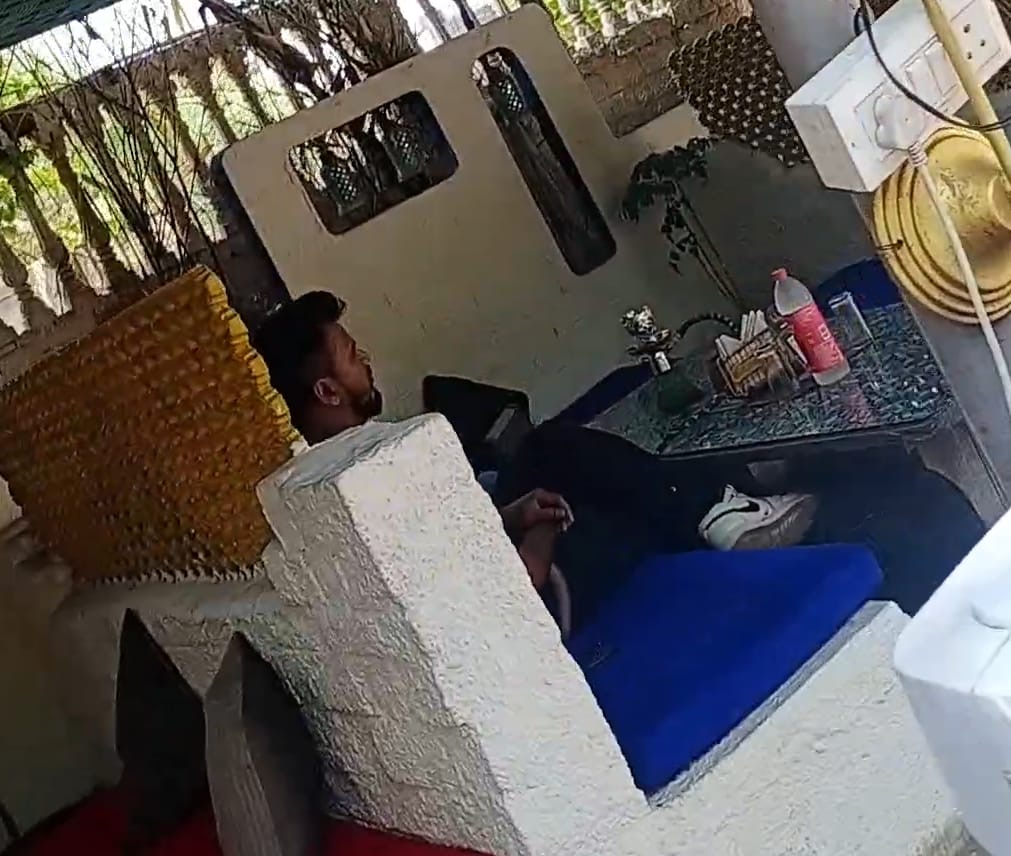 राजधानी में धड़ल्ले से चल रहे हुक्का...